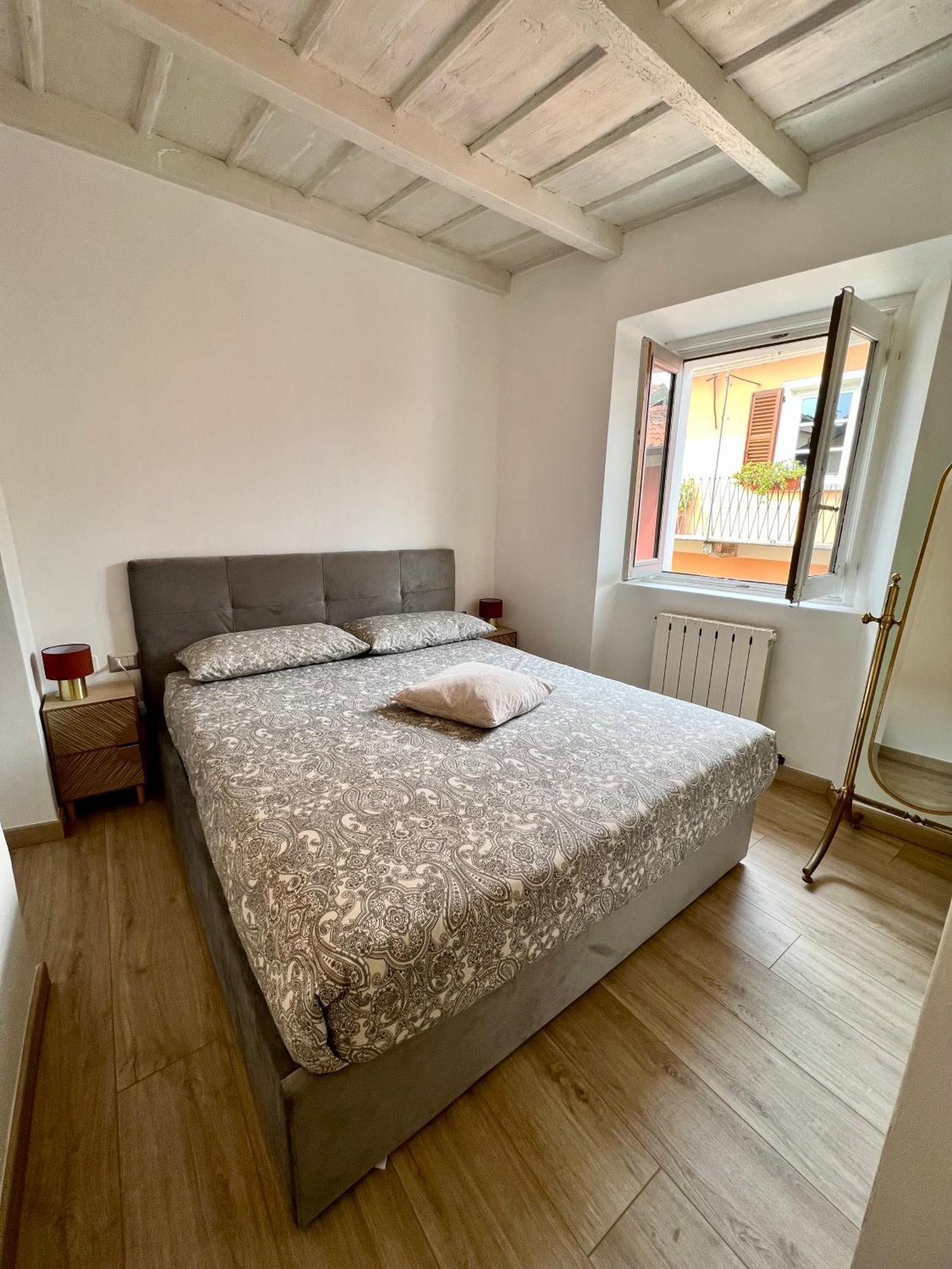 Casa Sul Lago Arona Eksteriør billede