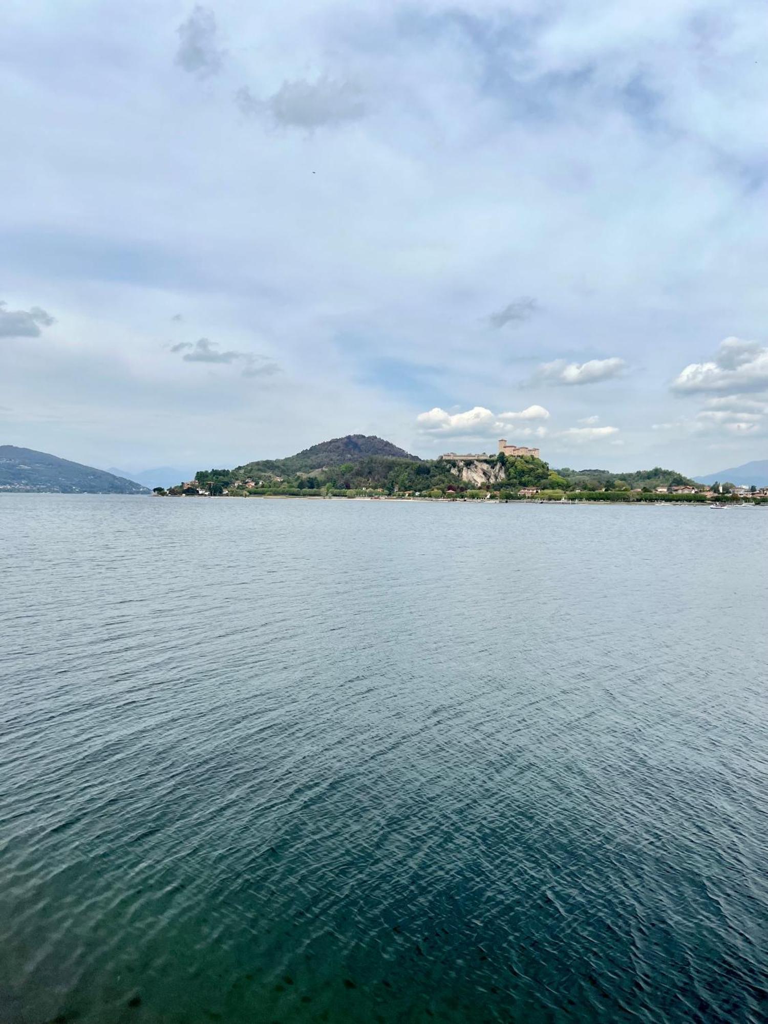 Casa Sul Lago Arona Eksteriør billede
